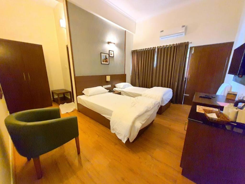 Emperor-Hotel Rachana Continental Pvt Ltd Kizhake Chālakudi Exterior foto