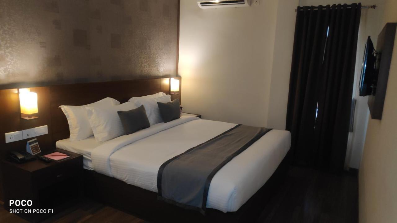 Emperor-Hotel Rachana Continental Pvt Ltd Kizhake Chālakudi Exterior foto