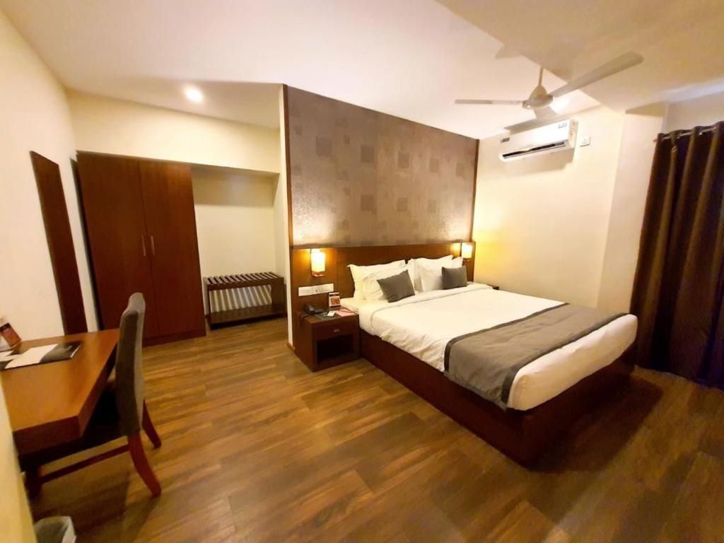 Emperor-Hotel Rachana Continental Pvt Ltd Kizhake Chālakudi Exterior foto